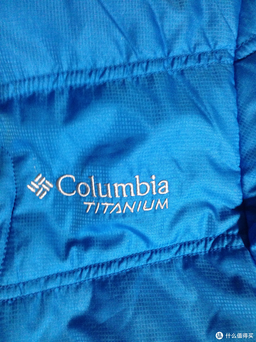内胆正面的哥伦比亚的logo