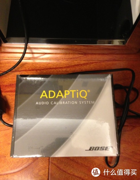 ADAPTiQ 智能音场调校系统可以根据房间环境和扬声器摆放位置自动调节声音效果，保证在家里的效果和专卖店视听室的效果完全一样