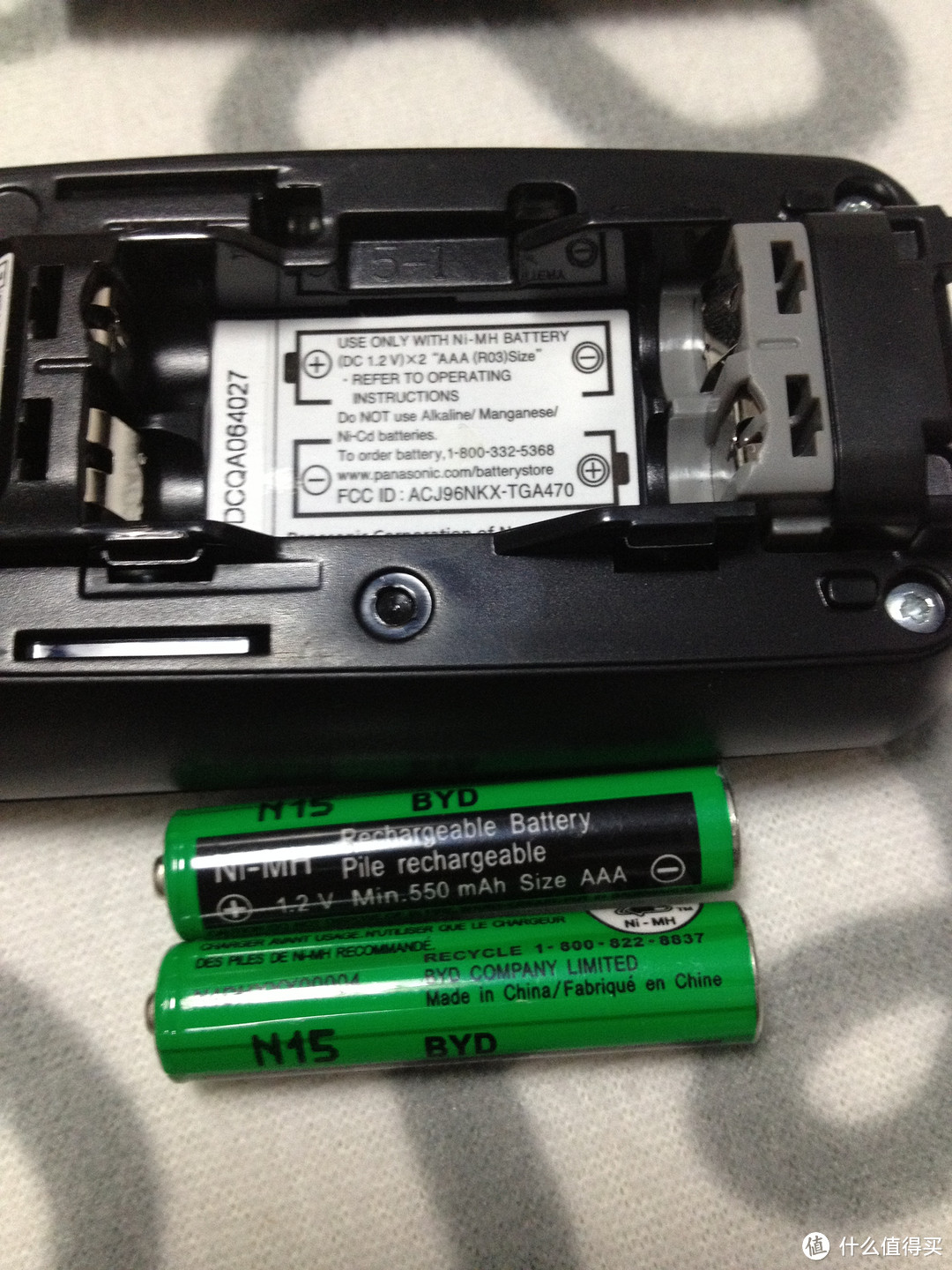 看看电池仓~ 一定要用ni-mn电池。。&#13;&#10;送的8节电池，BYD的！