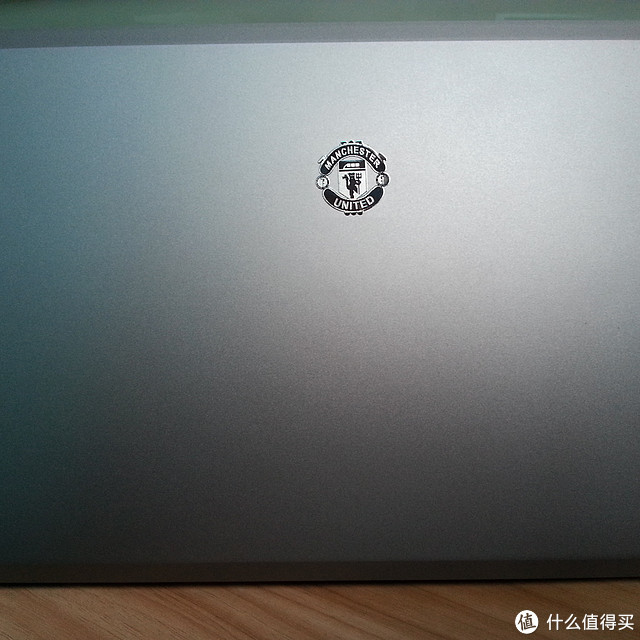 VIZIO CT14-A0 Ultrabook 超级本，瞬间变身曼联定制版Alienware