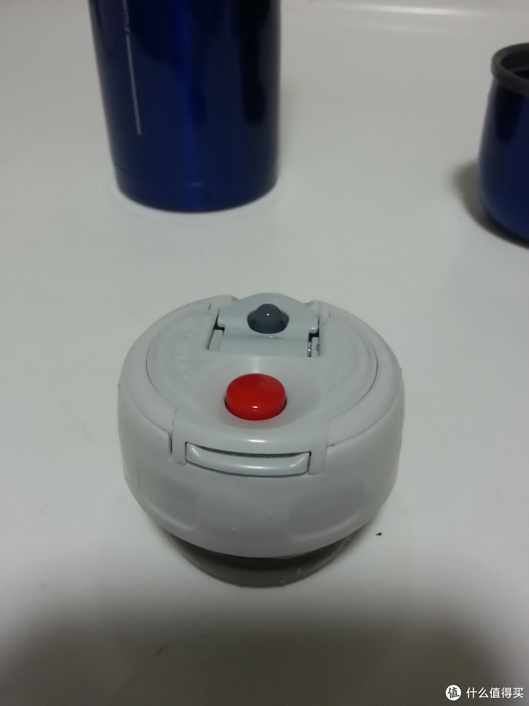 红色按钮按下后出水口弹出