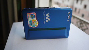 【怀旧族】爱的初体验：SONY 索尼 Walkman  卡带随身听 顺便晒下飞利浦红宝石 mp3