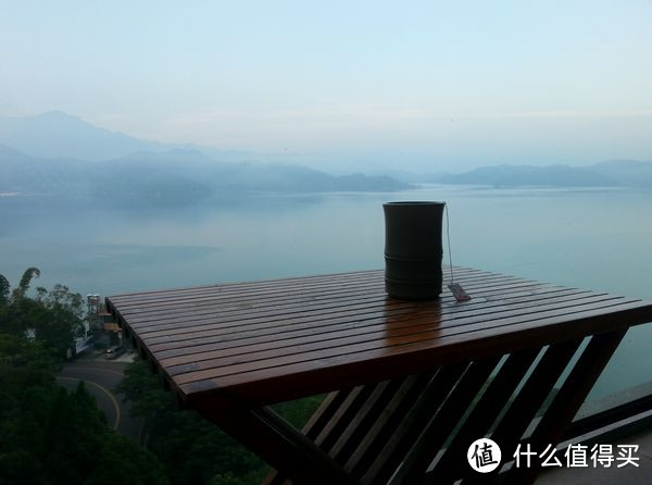 阳台也是如此，可以纵览美丽的湖景，尤其是早上的日月潭，非常的漂亮