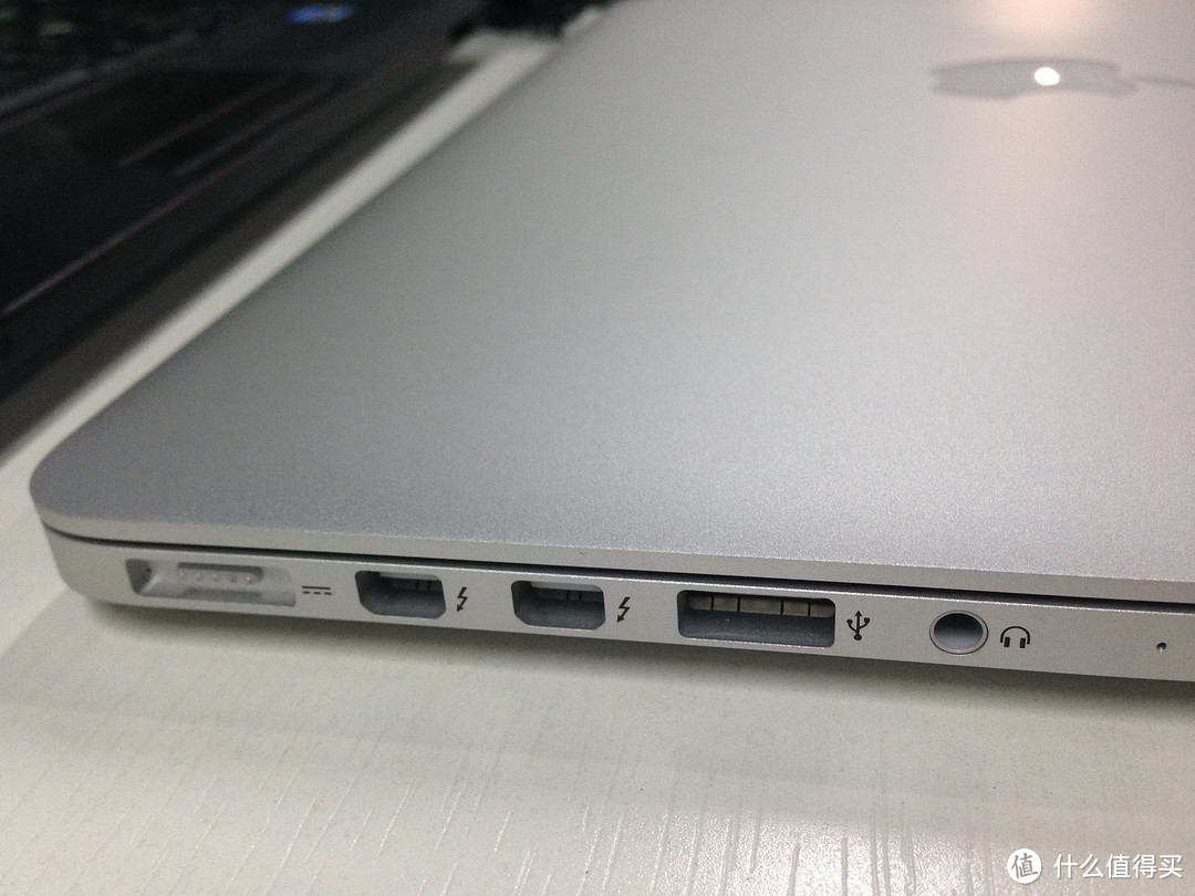 脱光了奔回来的 全新 港版 Macbook Pro retina 13英寸笔记本电脑 M/E865ZP/A