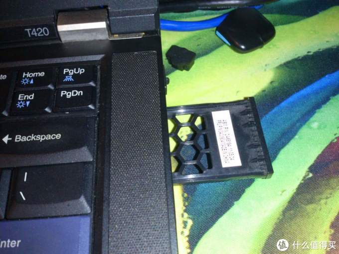 把原来的保护盖按一下弹出 把原来的保护盖按一下弹出