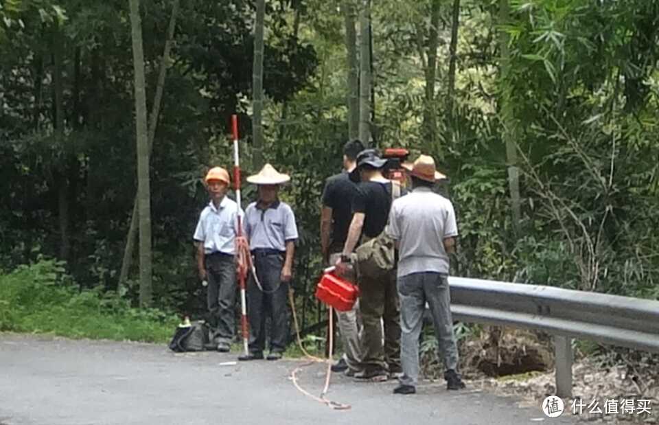 看包找人，哪个是我知道了吧,机动进入山林......