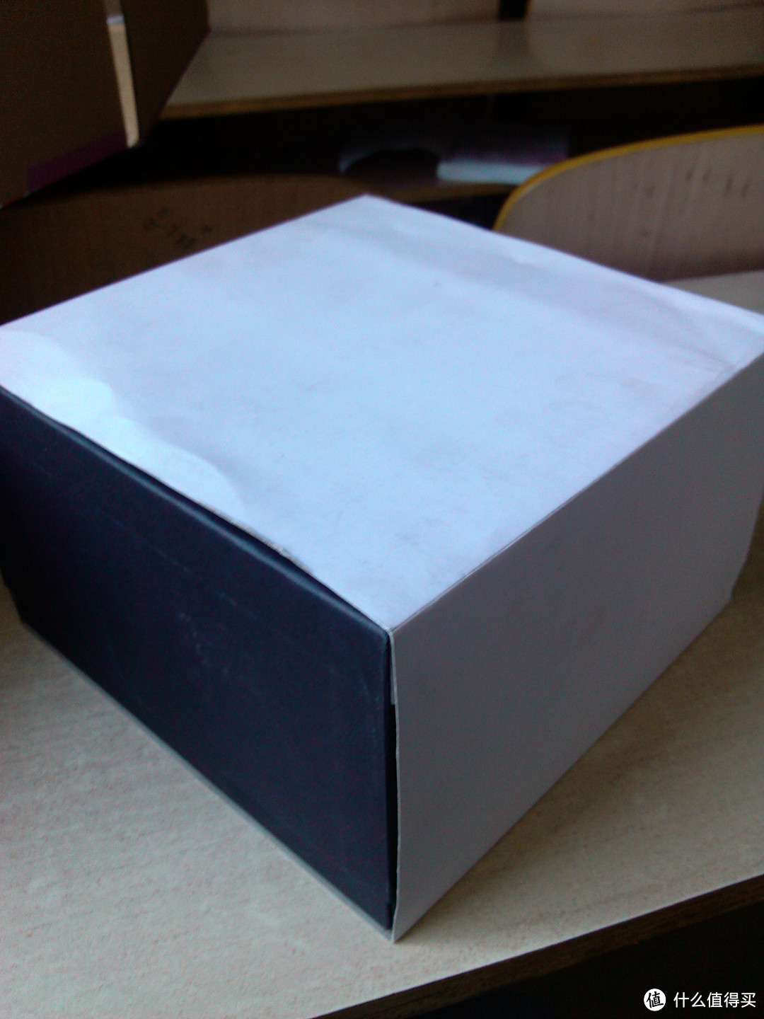 打开箱子是一个备受我嫌弃的白盒子