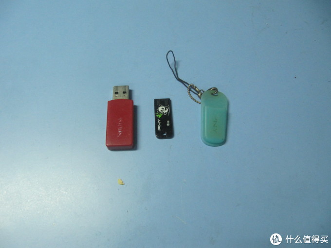 U盘2个。一个是拿去上课的。一个是自己用的。 U盘2个。一个是拿去上课的。一个是自己用的。