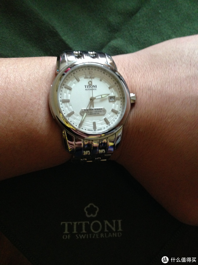 貌似没有人晒Titoni的,那我就露个小脸——Titoni 梅花 MasterSeries 大师系列机械男表 83588 S-297