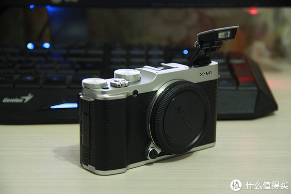 Fujifilm小妹1号——Fujifilm 富士 可换镜头微单相机 X-M1 内有妹子