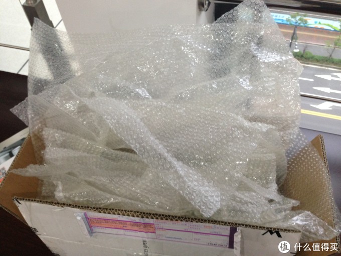 开始拆下面的泡沫垫,东西在哪里???? 开始拆下面的泡沫垫,东西在哪里????