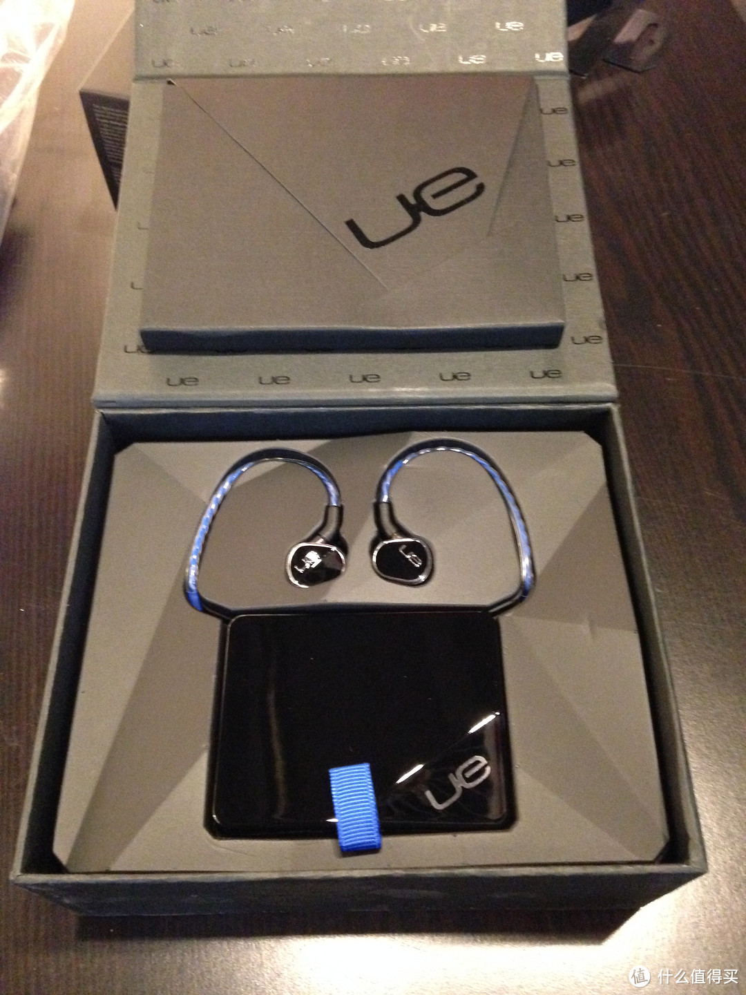 双十一买进 Logitech 罗技 UE900四重动铁单元 入耳式耳机 开箱