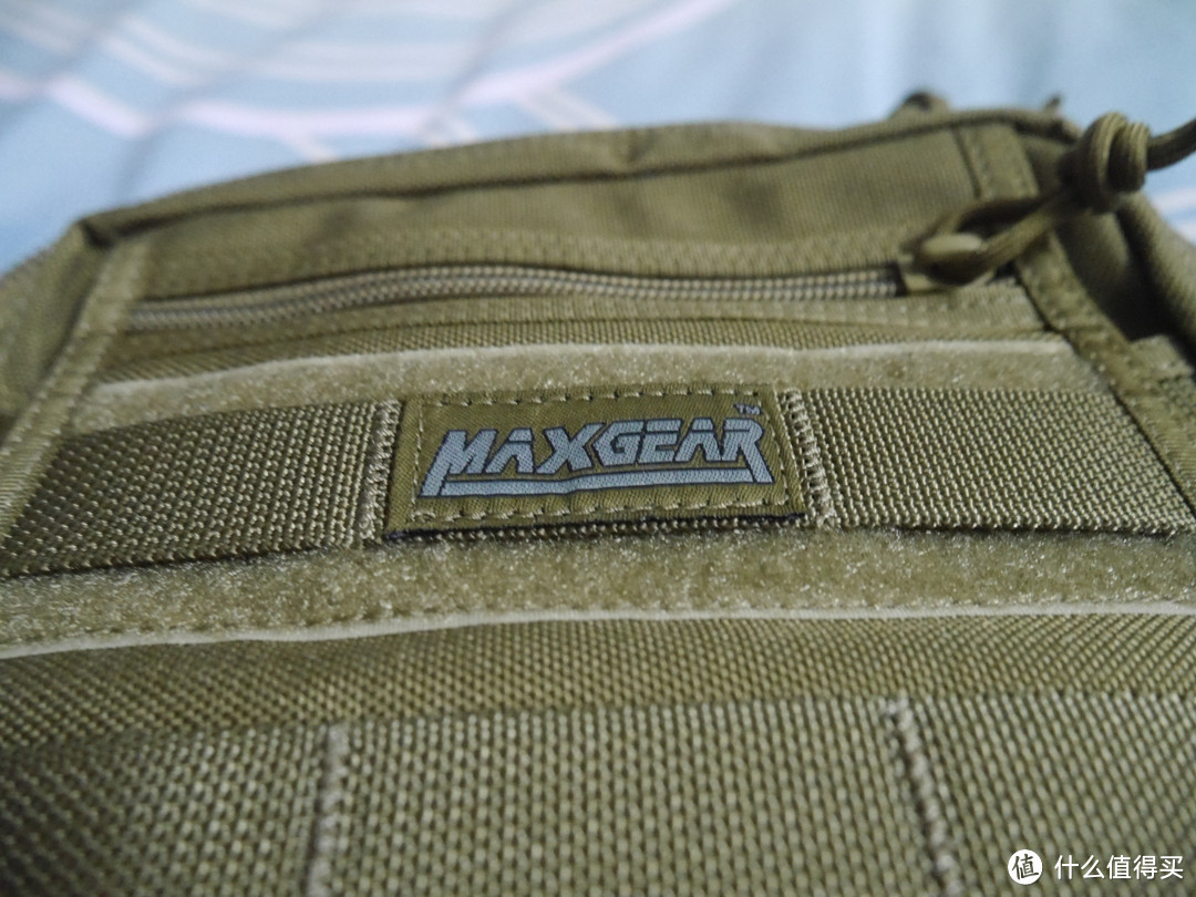 MaxGear 马盖先 多功能肩背包0212卡其色 有真人兽