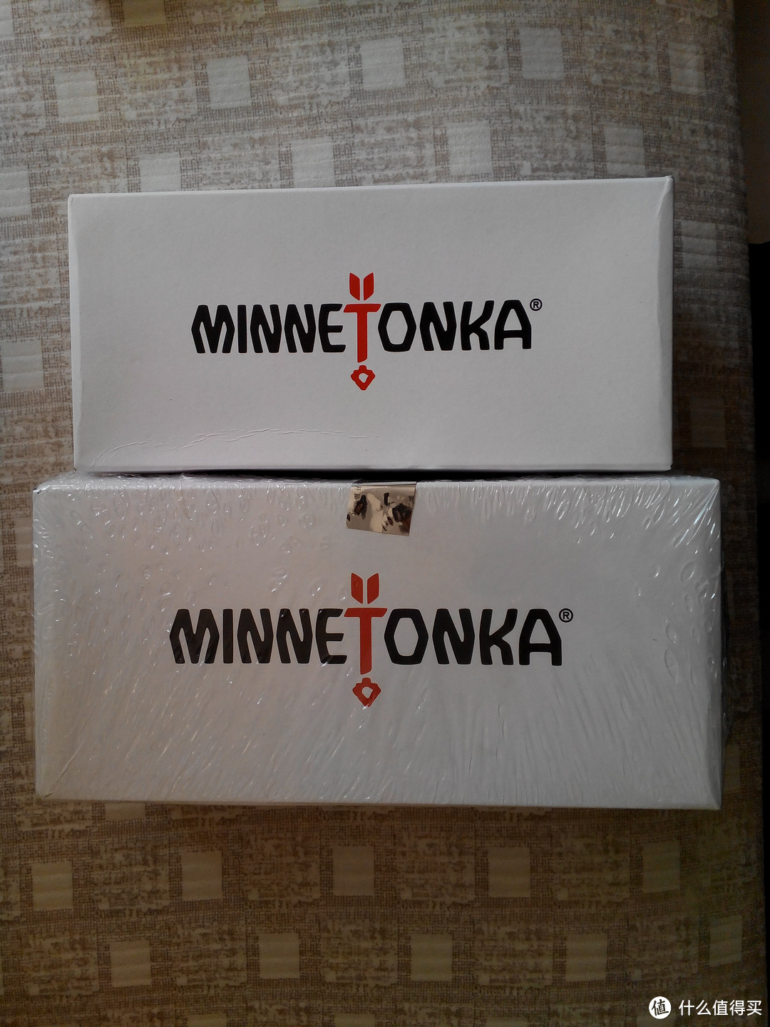 京东购入 MINNETONKA 迷你唐卡 安碧凯蒂系带帆船白色平底鞋 204 + 灰色麻花配流苏平底短靴 291T