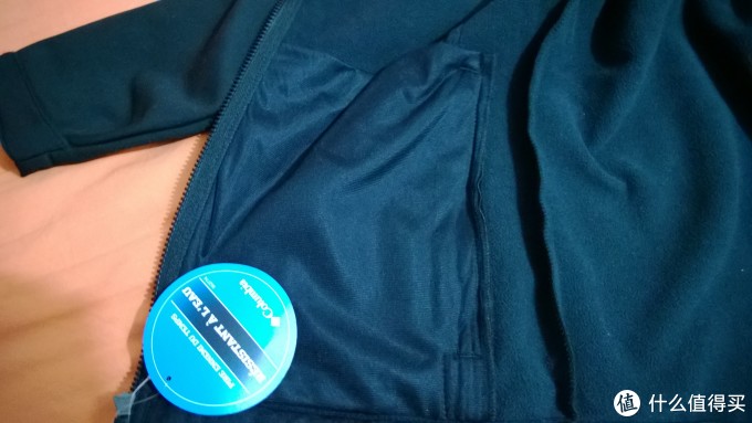 内里的大布袋,不过没有拉链,只能放一些大件,否则可能会掉东西 内里的大布袋,不过没有拉链,只能放一些大件,否则可能会掉东西