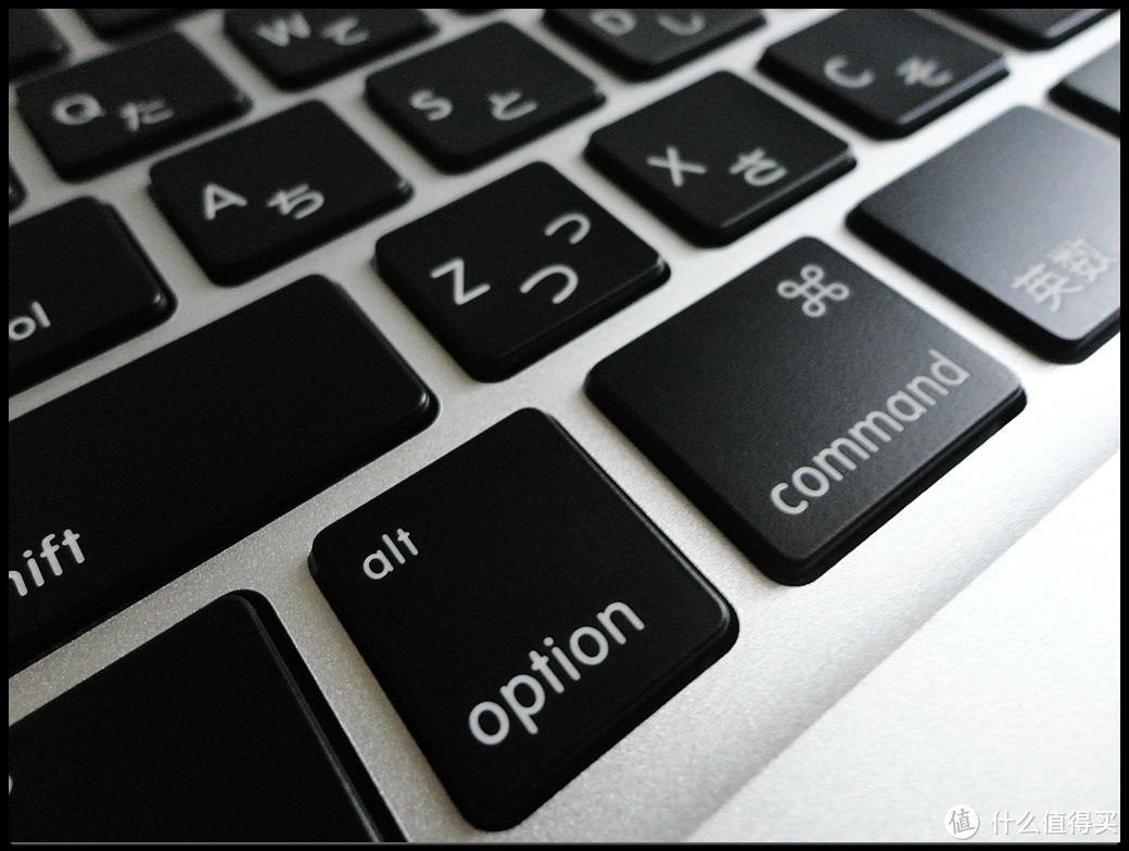 这张图没拍全，option键的左边其实是caps lock键，而control键则在字母A的左边，这是个让人实在无法理解的设计