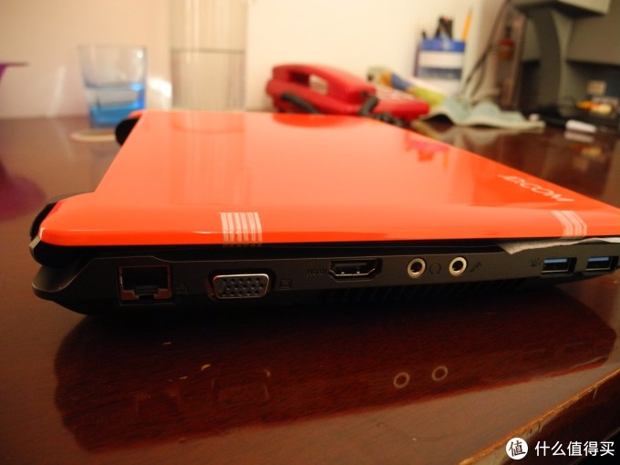 借口大多集中在左侧面,两个USB3.0算是标配,高清输出、VGA输出、网线接口、音频输入输出,14寸本子有的借口它都有 借口大多集中在左侧面,两个USB3.0算是标配,高清输出、VGA输出、网线接口、音频输入输出,14寸本子有的借口它都有