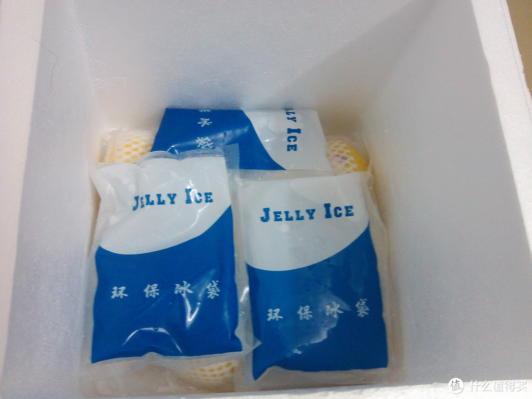 妥妥的3包环保冰袋，如果现在还是夏天多好！就可以放进空调扇了。