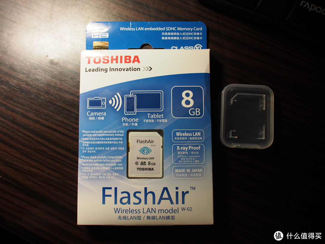 FlashAir C10 8G  老板送了一张卡套