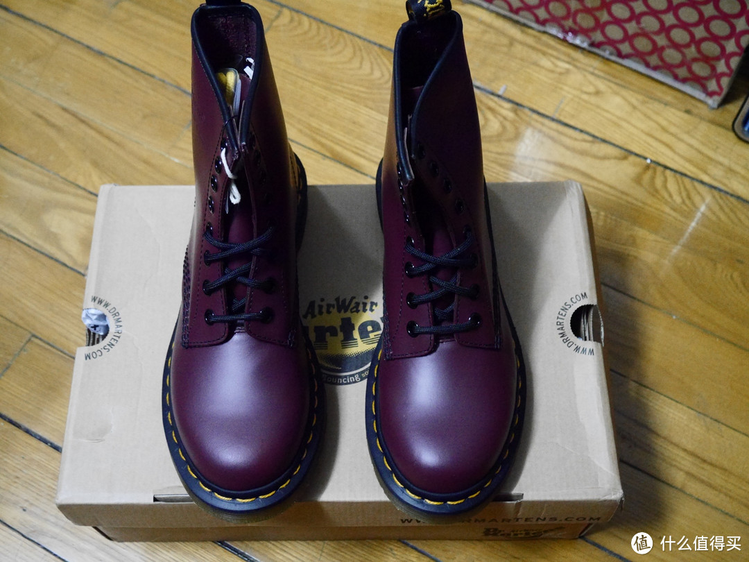 【真人秀】晒晒给女友买的礼物：Dr. Martens 刀马丁 1460 Originals 8 Eye Lace Up 经典女款马丁靴