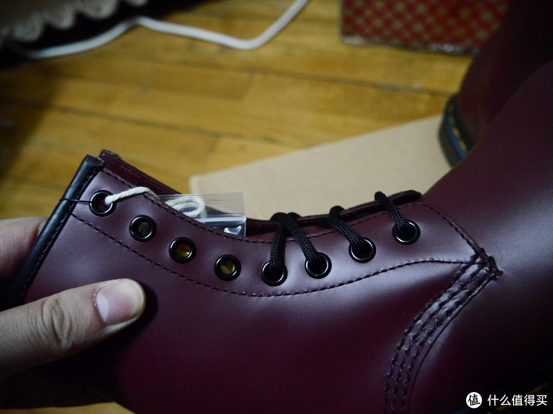 【真人秀】晒晒给女友买的礼物：Dr. Martens 刀马丁 1460 Originals 8 Eye Lace Up 经典女款马丁靴