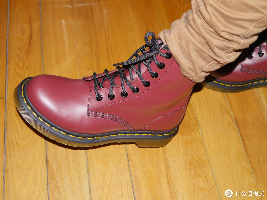 【真人秀】晒晒给女友买的礼物：Dr. Martens 刀马丁 1460 Originals 8 Eye Lace Up 经典女款马丁靴