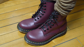 【真人秀】晒晒给女友买的礼物：Dr. Martens 刀马丁 1460 Originals 8 Eye Lace Up 经典女款马丁靴