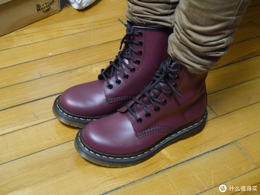 【真人秀】晒晒给女友买的礼物：Dr. Martens 刀马丁 1460 Originals 8 Eye Lace Up 经典女款马丁靴