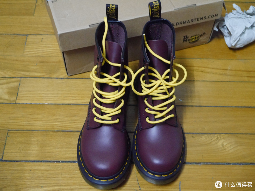 【真人秀】晒晒给女友买的礼物：Dr. Martens 刀马丁 1460 Originals 8 Eye Lace Up 经典女款马丁靴