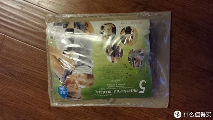 后边有个硬纸板,外边是薄膜密封,也是日亚的包装。 后边有个硬纸板,外边是薄膜密封,也是日亚的包装。