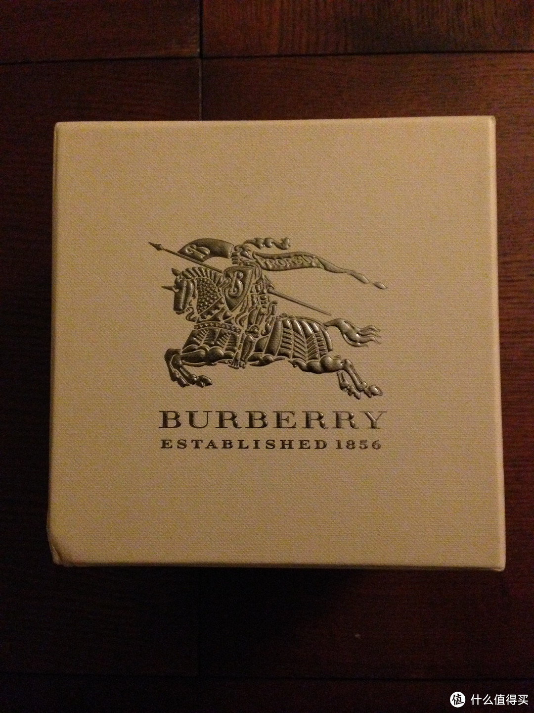女王大人的土豪金：BURBERRY 博柏利 英伦风情 格纹皮带 石英腕表 BU9012