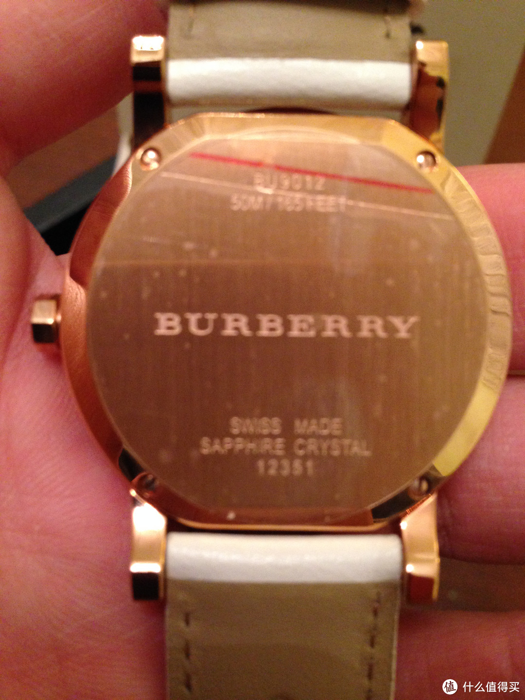 女王大人的土豪金：BURBERRY 博柏利 英伦风情 格纹皮带 石英腕表 BU9012