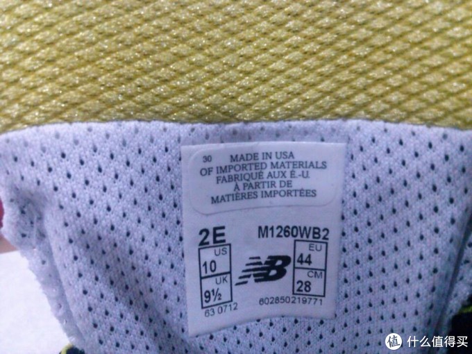 10 2E,由于楼主足弓较高,买鞋都必须买2E的,所以这次遇到特价,毫不犹豫,而且这双鞋居然是MADE IN USA的,没有想到啊 10 2E,由于楼主足弓较高,买鞋都必须买2E的,所以这次遇到特价,毫不犹豫,而且这双鞋居然是MADE IN USA的,没有想到啊