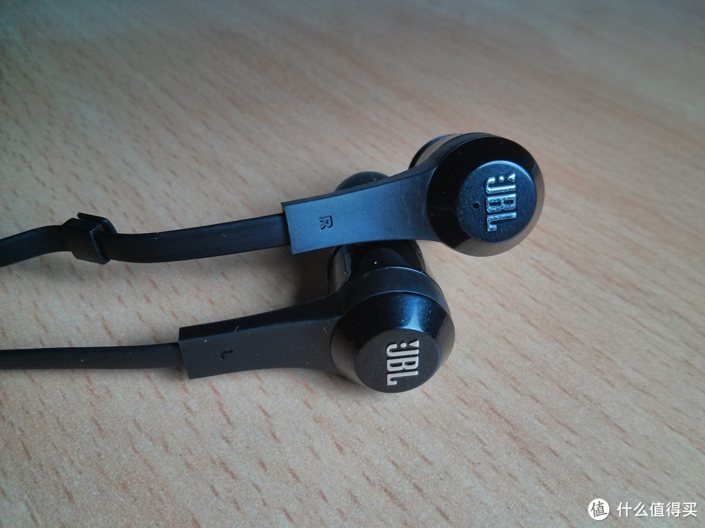 厚着大脸的3个蓝牙立体声耳机评测：Rockaway 洛科威 novero、JBL J46BT、Plantronics 缤特力 BackBeat GO 2