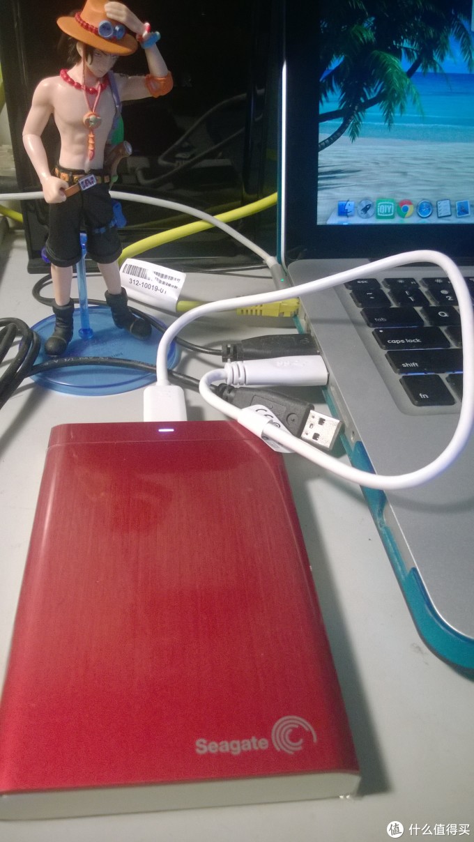 跟本子合体~~MAC识别很迅速,而且不需要格式化,跨平台兼容MAC&PC,这个对于我这类能不折腾尽量简洁的主太适合了~ 跟本子合体~~MAC识别很迅速,而且不需要格式化,跨平台兼容MAC&PC,这个对于我这类能不折腾尽量简洁的主太适合了~