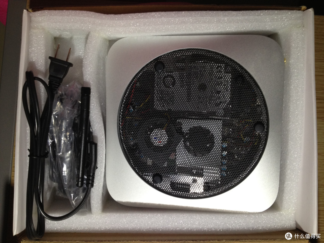 Mac Mini背面。