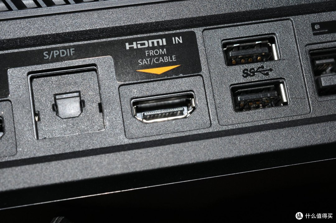 hdmi输入.请接ps3谢谢.背后的usb3.0接口.主机上总共有3个.