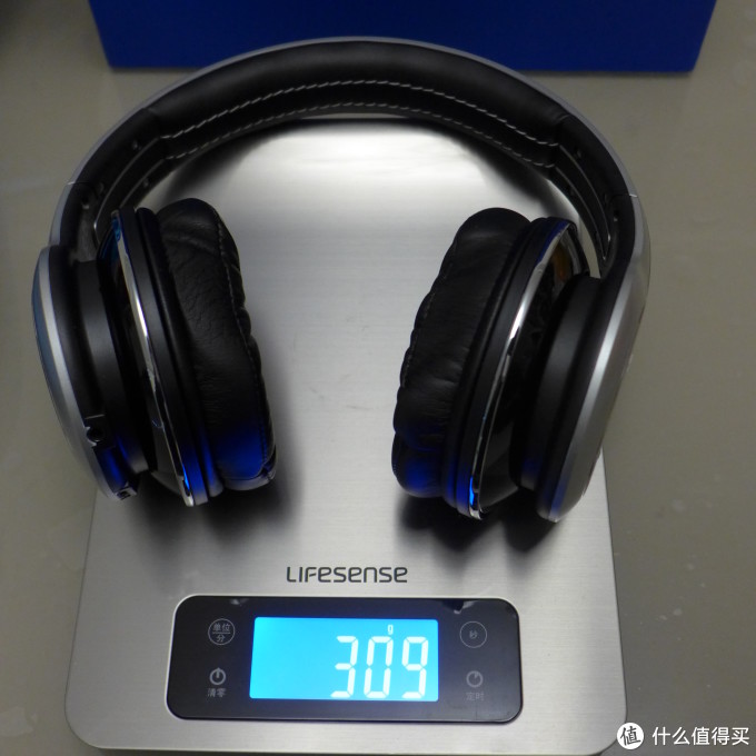 耳机机身还是很轻的 耳机机身还是很轻的