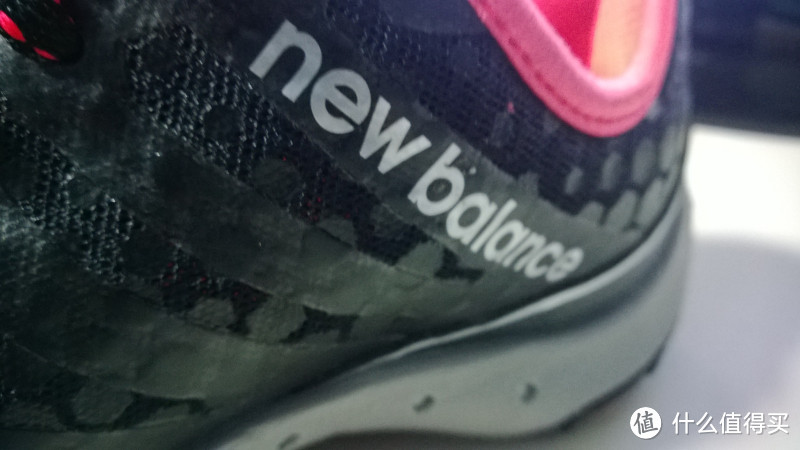 黑五抢到的New Balance 新百伦 1690 女士轻量化 越野跑鞋，同样是贿赂LD的