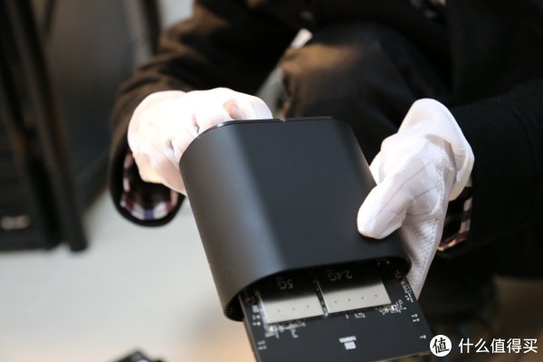 晒物广场:每日好晒单 女汉子的登船报告、Robinson直升机、马臀皮钱夹、LEGO机器人、intel微型主机、小米路由公测版、土豪喝过的洋酒逐个说