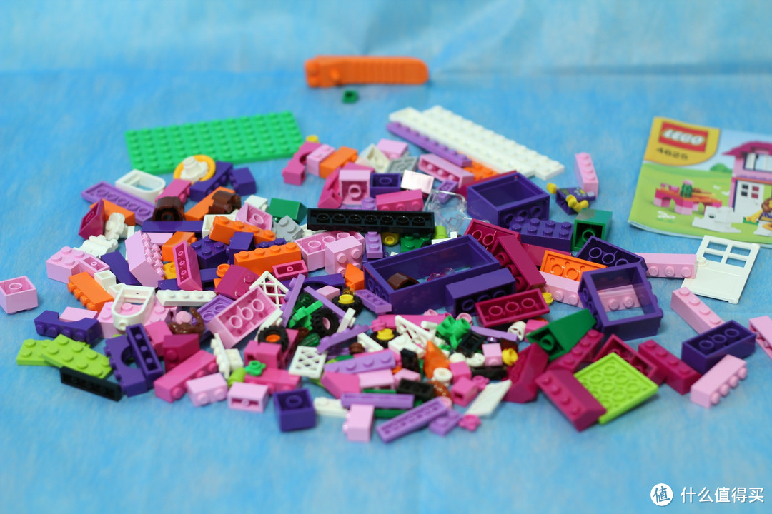 同价位桶装积木PK：Mega Bloks 美家宝 智力微型拼插积木块盒装 VS LEGO 乐高 基础创意拼砌系列乐高创意系列粉红桶