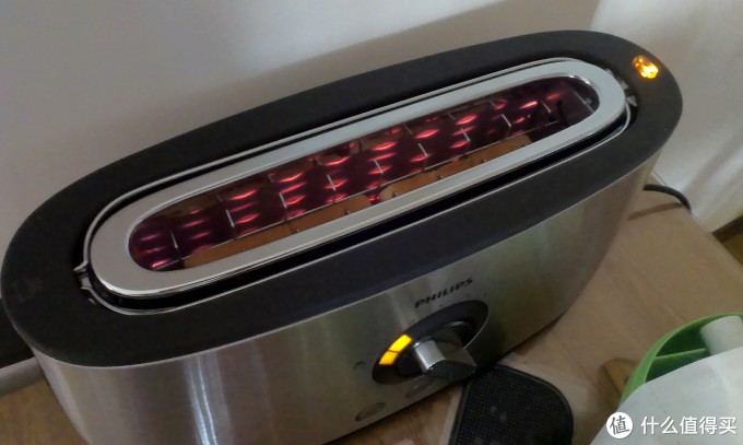 长短薄厚皆宜,均匀黄金酥脆——Philips 飞利浦 HD2698/09 多士炉