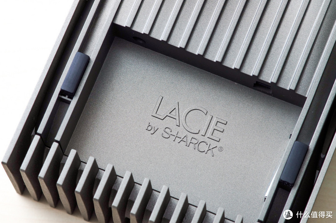 LACIE 莱斯 Starck 系列——设计师的移动硬盘