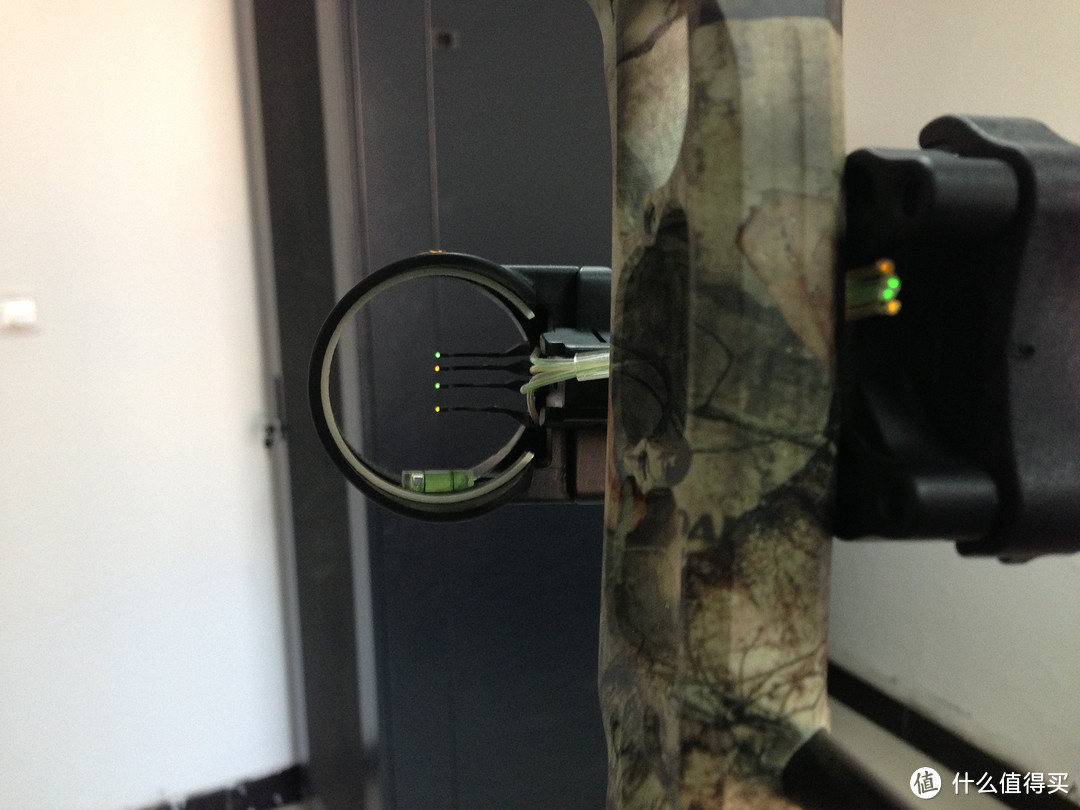 带水平的4针机械瞄准，有4根光纤增加易瞄性。