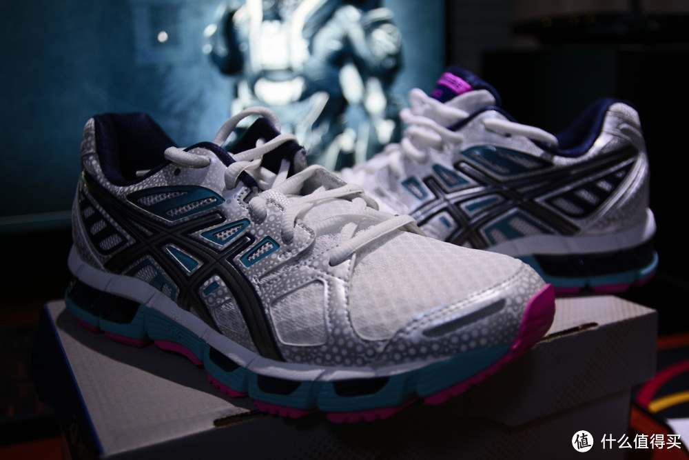 海淘三双ASICS 亚瑟士：GEL-Cirrus33 2 女款跑鞋、GEL-Nimbus 14 男款*级缓震跑鞋、GEL-Cumulus 14 缓冲跑鞋