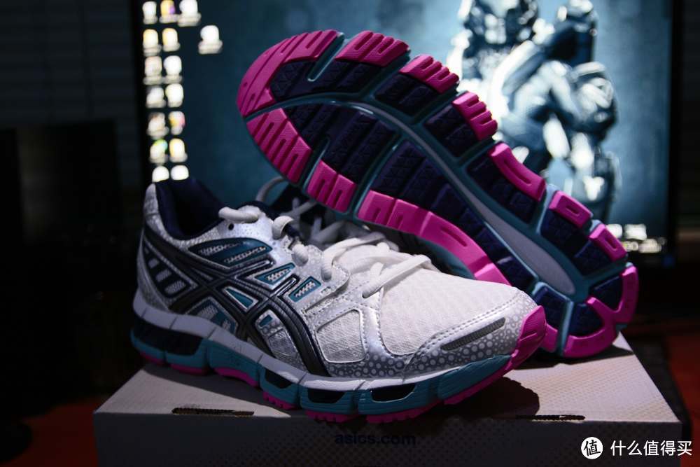 海淘三双ASICS 亚瑟士：GEL-Cirrus33 2 女款跑鞋、GEL-Nimbus 14 男款*级缓震跑鞋、GEL-Cumulus 14 缓冲跑鞋