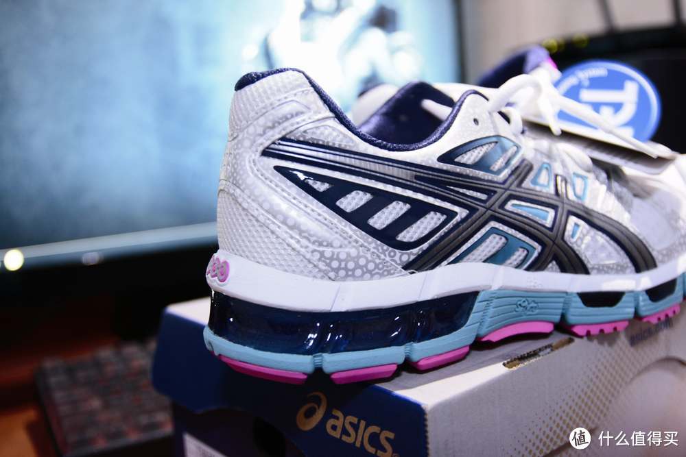 海淘三双ASICS 亚瑟士：GEL-Cirrus33 2 女款跑鞋、GEL-Nimbus 14 男款*级缓震跑鞋、GEL-Cumulus 14 缓冲跑鞋