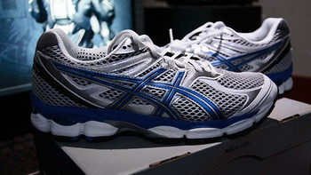 海淘三双ASICS 亚瑟士：GEL-Cirrus33 2 女款跑鞋、GEL-Nimbus 14 男款*级缓震跑鞋、GEL-Cumulus 14 缓冲跑鞋