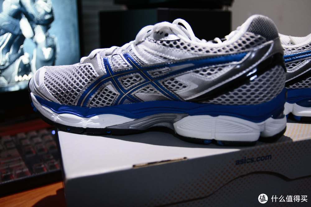 海淘三双ASICS 亚瑟士：GEL-Cirrus33 2 女款跑鞋、GEL-Nimbus 14 男款*级缓震跑鞋、GEL-Cumulus 14 缓冲跑鞋