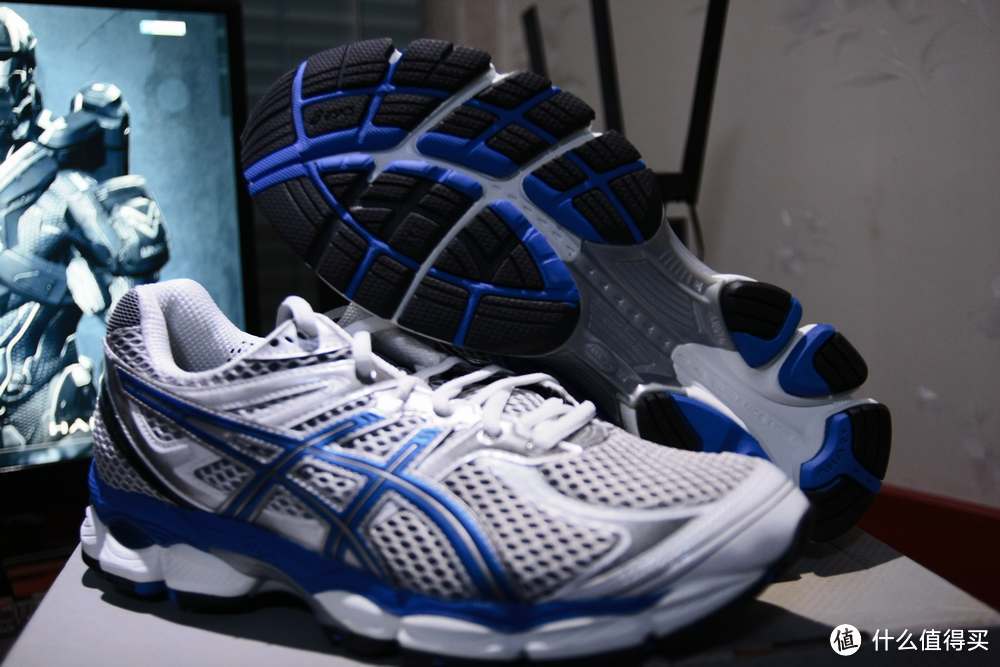 海淘三双ASICS 亚瑟士：GEL-Cirrus33 2 女款跑鞋、GEL-Nimbus 14 男款*级缓震跑鞋、GEL-Cumulus 14 缓冲跑鞋